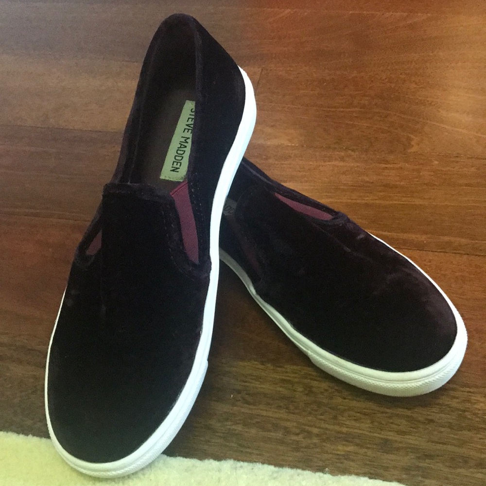 Maroon velvet Steve Madden slip ons